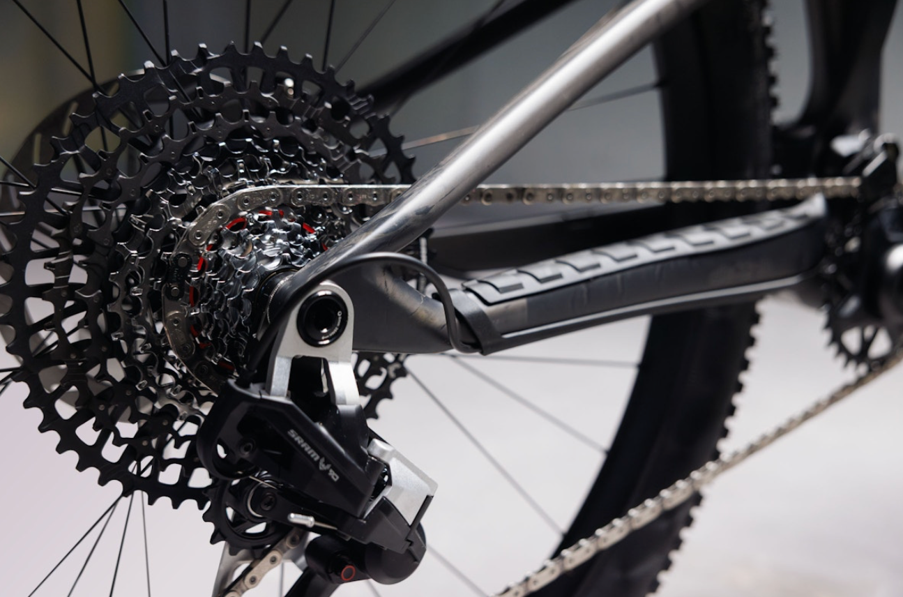 INTEGRATED SWINGARM CABLE GUIDES